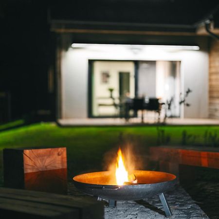 Roubenka "Tam Kde Lisky Davaji Dobrou Noc" Villa Černý Dŭl Buitenkant foto