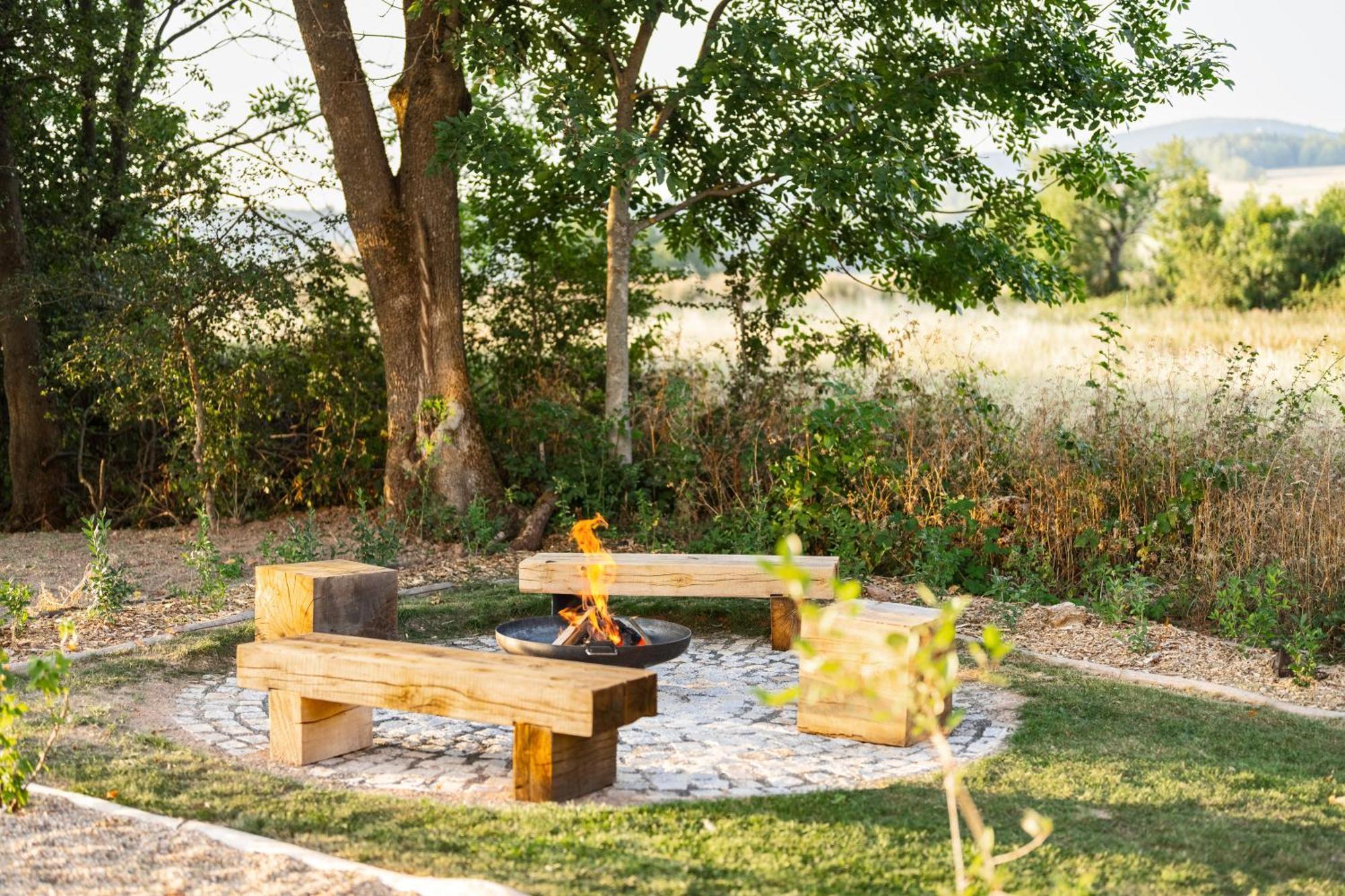 Roubenka "Tam Kde Lisky Davaji Dobrou Noc" Villa Černý Dŭl Buitenkant foto