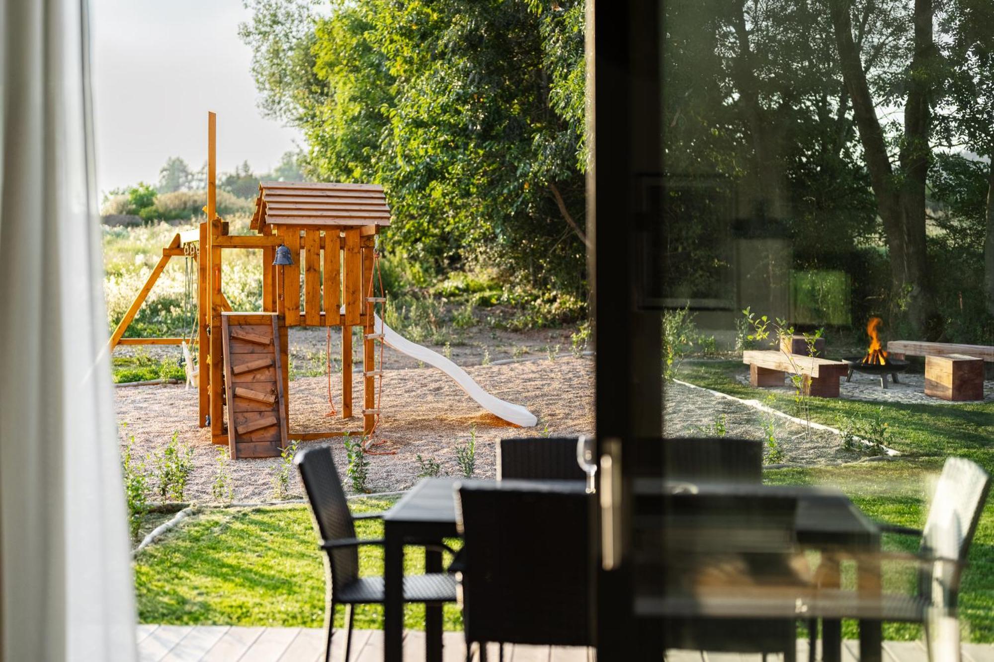 Roubenka "Tam Kde Lisky Davaji Dobrou Noc" Villa Černý Dŭl Buitenkant foto